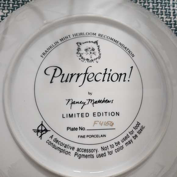 Franklin Mint Gray and Purple Kitten Plate - Picture 2 of 2